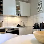Moderne Wohlfuehlwohnung Nahe Df & Cgn! *