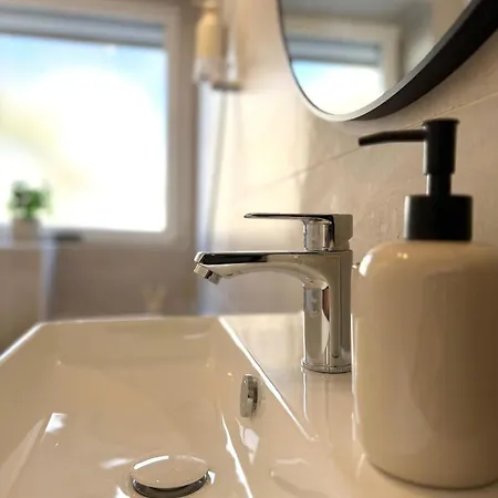 Moderne Wohlfuehlwohnung Nahe Df & Cgn!