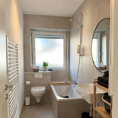 Moderne Wohlfuehlwohnung Nahe Df & Cgn! *